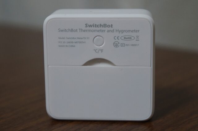 SwitchBot温湿度計上部のスイス製高精度センサー通気口
