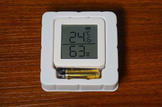 SwitchBotハブミニの配線と設置場所の様子
