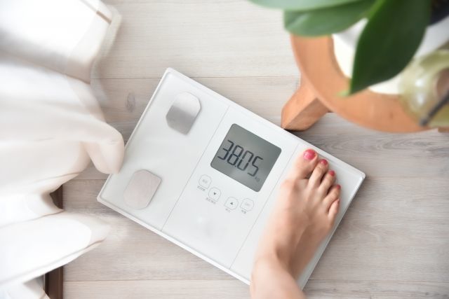 薄い家電を片付ける