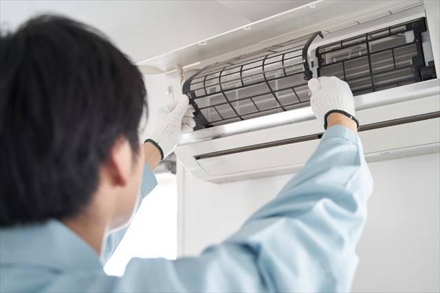 業者によるエアコン掃除の工程