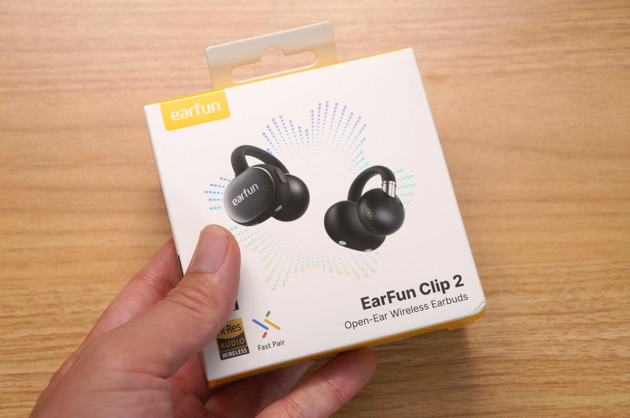 EarFun Clip 2の外箱パッケージ表面デザイン